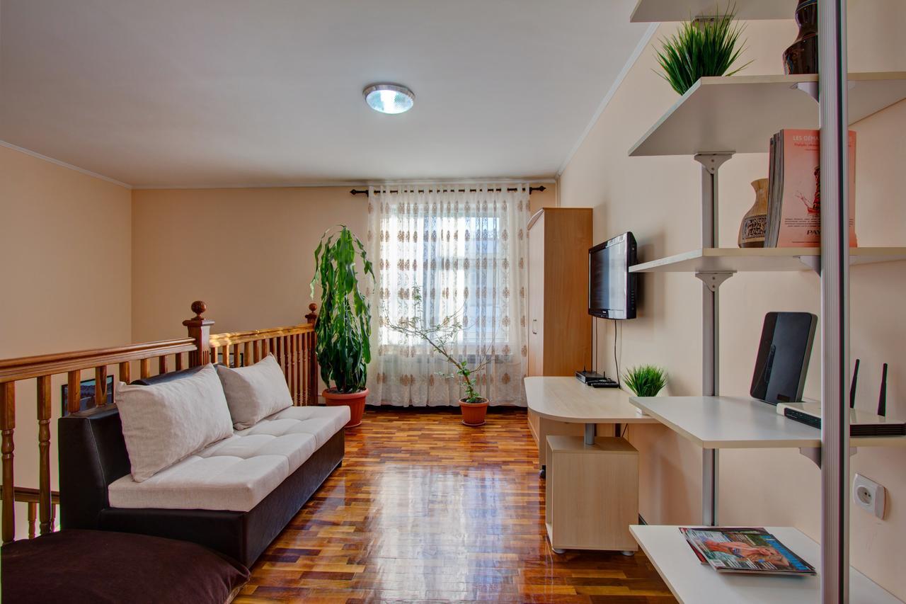Centre Hostel Bishkek Bagian luar foto