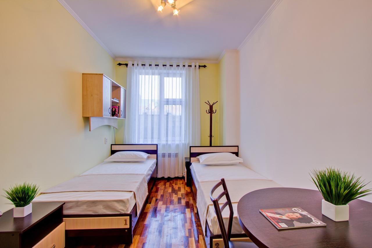 Centre Hostel Bishkek Bagian luar foto