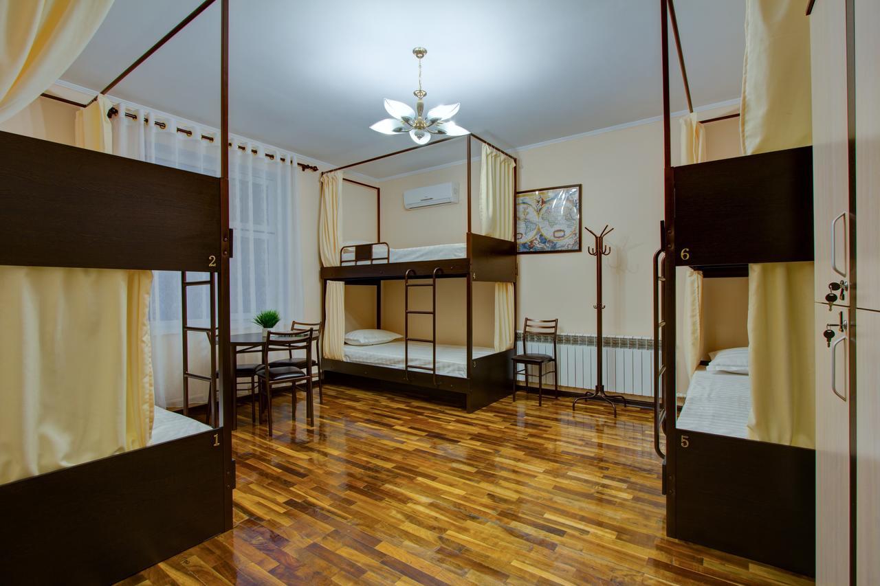 Centre Hostel Bishkek Bagian luar foto